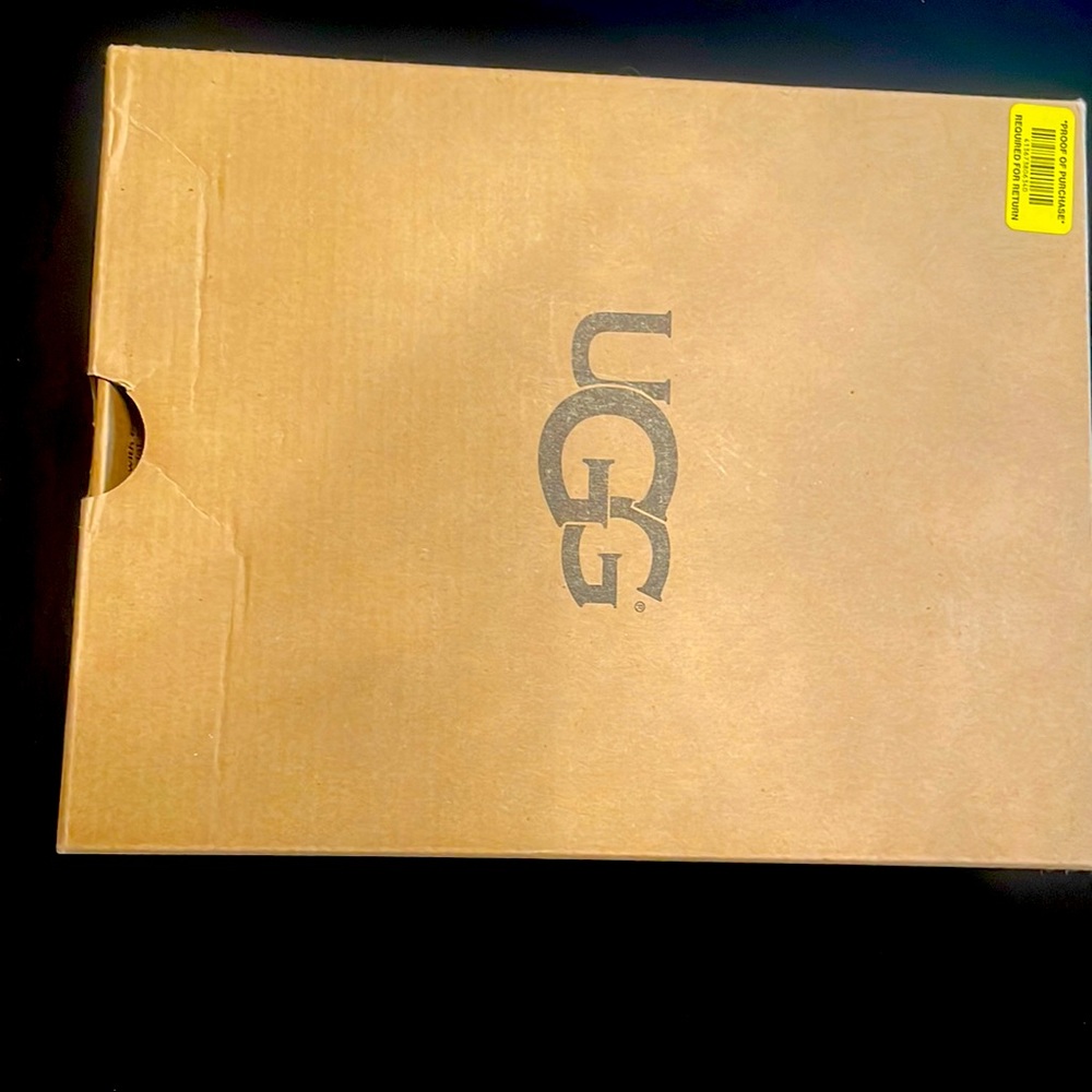 Beautiful Gently worn size 6 infant uggs for girls!